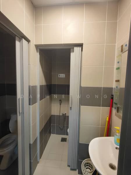 Shop / Office for Sale in Happy Garden (Kuchai Lama) - Daphne Wong - Bathroom - PropertyGuru.com.my