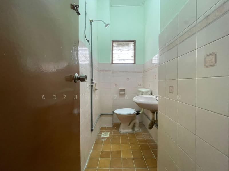Rumah Teres 2-Tingkat untuk Dijual di Usj 1 (Subang Jaya) - Adzura Zamedin - Bathroom - PropertyGuru.com.my