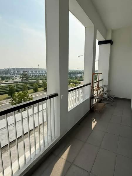 Rumah Banglo untuk Disewa di Eco Majestic (Semenyih) - Ken Phang - Balcony - PropertyGuru.com.my
