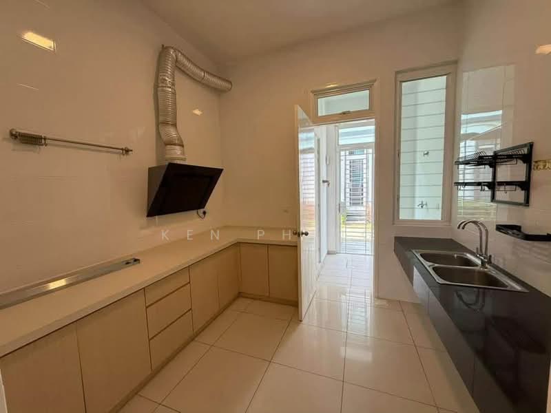 Rumah Banglo untuk Disewa di Eco Majestic (Semenyih) - Ken Phang - Kitchen - PropertyGuru.com.my