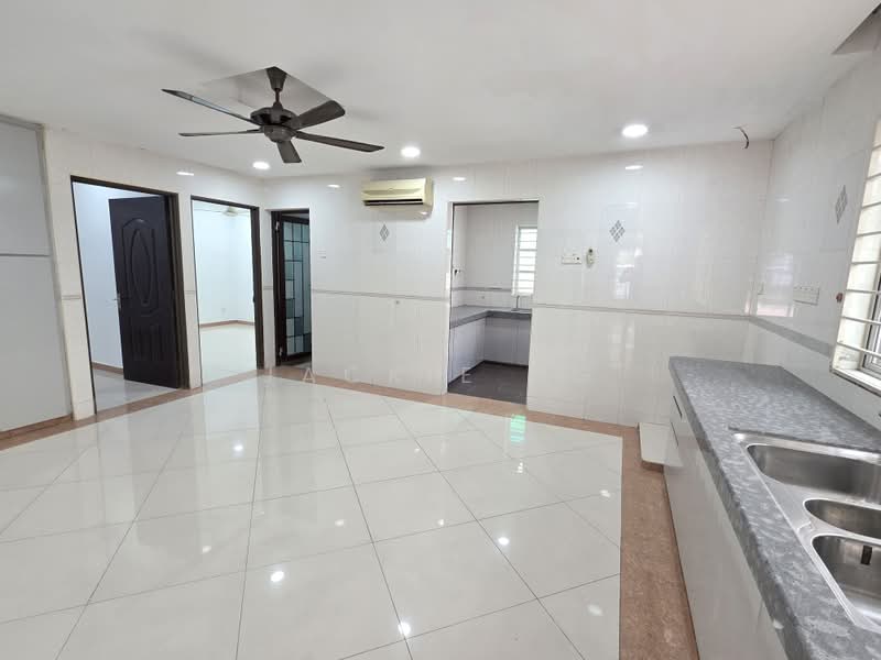 Semi-Detached House for Sale in Seksyen 25 (Shah Alam) - Jackie Ng - Kitchen - PropertyGuru.com.my