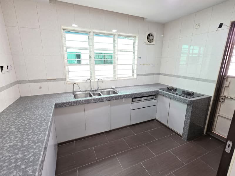 Semi-Detached House for Sale in Seksyen 25 (Shah Alam) - Jackie Ng - Kitchen - PropertyGuru.com.my