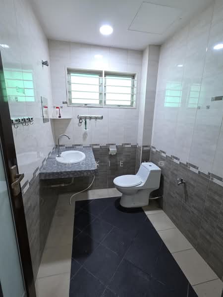 Semi-Detached House for Sale in Seksyen 25 (Shah Alam) - Jackie Ng - Bathroom - PropertyGuru.com.my