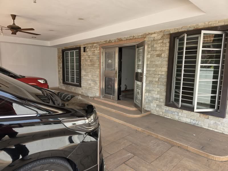 Semi-Detached House for Sale in Seksyen 25 (Shah Alam) - Jackie Ng - Exterior - PropertyGuru.com.my