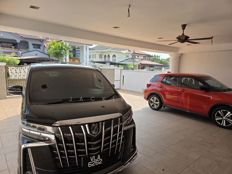 Semi-Detached House for Sale in Seksyen 25 (Shah Alam) - Jackie Ng - Car Park - PropertyGuru.com.my