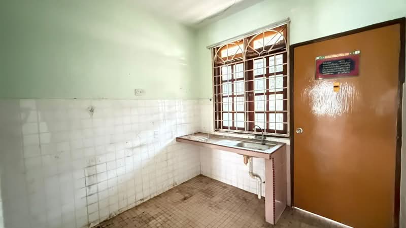 2-storey Terraced House for Sale in Bandar Bukit Beruntung (Bukit Beruntung) - Kelvin . - Kitchen - PropertyGuru.com.my
