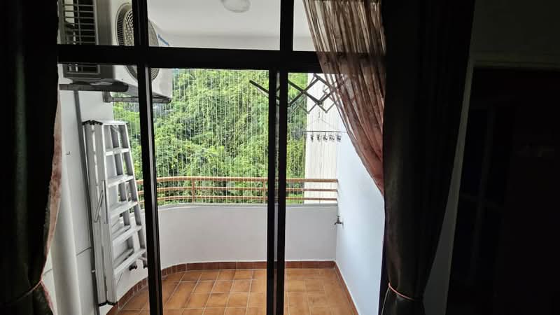 Pangsapuri untuk Disewa di Halaman Cendana - Abby Woo - Balcony - PropertyGuru.com.my