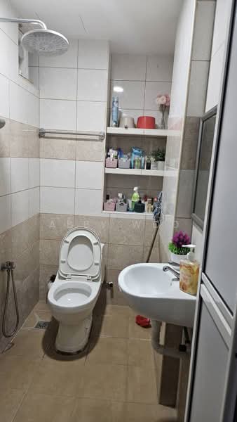Pangsapuri untuk Disewa di Halaman Cendana - Abby Woo - Bathroom - PropertyGuru.com.my