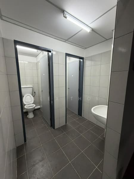 Kilang untuk Disewa di Batu Maung (Penang) - Alex Thor - Bathroom - PropertyGuru.com.my