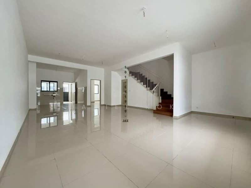 Rumah Teres 2 Tingkat untuk Dijual di Setia Indah (Setia Alam) - Daniel Kok - Living Room - PropertyGuru.com.my