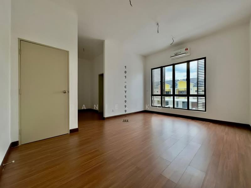 Rumah Teres 2 Tingkat untuk Dijual di Setia Indah (Setia Alam) - Daniel Kok - Living Room - PropertyGuru.com.my