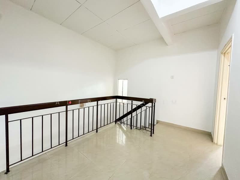 Rumah Teres untuk Dijual di Taman Aman Putra (Puchong) - Adibah Salim - Interior - PropertyGuru.com.my