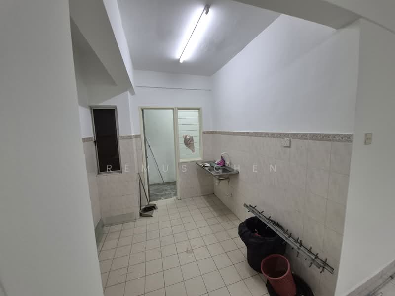 Kondominium untuk Dijual di Pelangi Damansara - Remus Chen - Kitchen - PropertyGuru.com.my