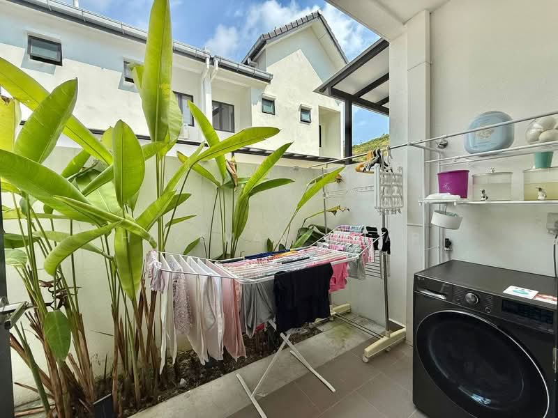 Rumah Teres 2 Tingkat untuk Dijual di Sepang (Selangor) - Hazeman Omar - Balcony - PropertyGuru.com.my
