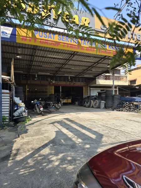 Shop for Sale in Seri Kembangan (Selangor) - Sam Yap - Exterior - PropertyGuru.com.my