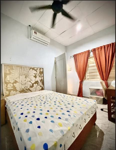 Rumah Teres 1 Tingkat untuk Dijual di Fettes Park (Tanjung Tokong) - Hong . - Bedroom - PropertyGuru.com.my