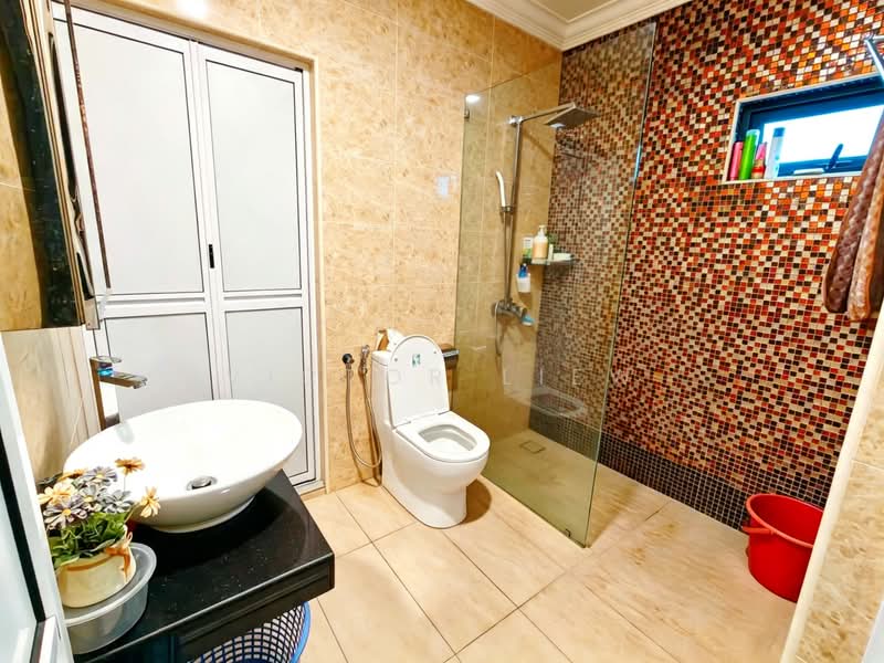 Rumah Teres 2 Tingkat untuk Dijual di Taman Kelana Idaman (Ara Damansara) - Victor Liew - Bathroom - PropertyGuru.com.my