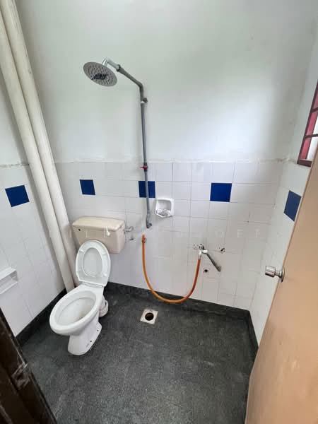 Pangsapuri untuk Dijual di Pangsapuri Seri Mawar - DILLA YUSOFF - Bathroom - PropertyGuru.com.my