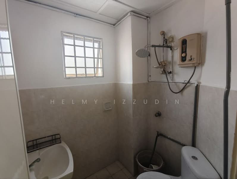 Pangsapuri untuk Disewa di Mandy Villa - HELMY IZZUDIN - Bathroom - PropertyGuru.com.my