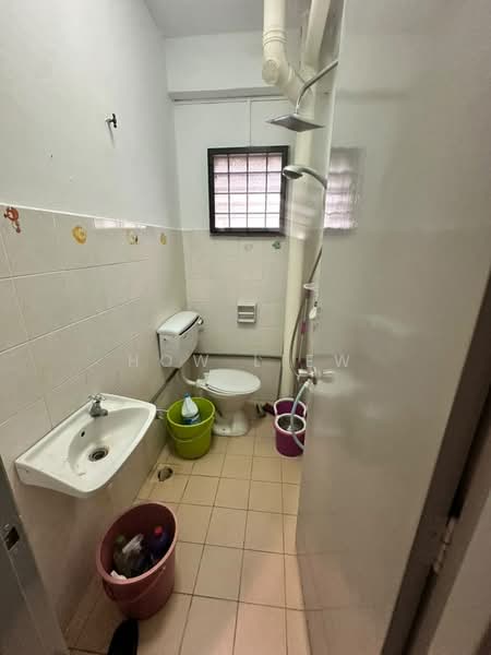 Rumah Teres untuk Dijual di Taman Batu Berendam Putra (Batu Berendam) - How Liew - Bathroom - PropertyGuru.com.my