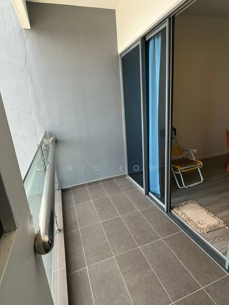 Servis Apartment untuk Dijual di Atlantis Residences (Pangsapuri Atlantis Kota Syahbandar) - Nic Low - Balcony - PropertyGuru.com.my