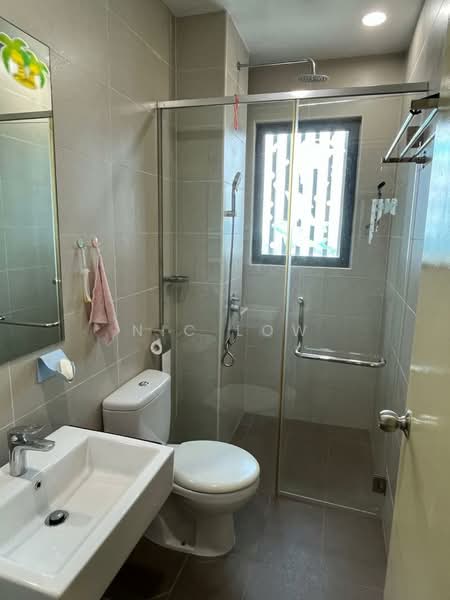 Servis Apartment untuk Dijual di Atlantis Residences (Pangsapuri Atlantis Kota Syahbandar) - Nic Low - Bathroom - PropertyGuru.com.my