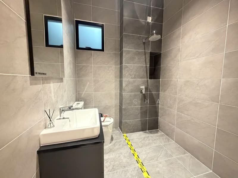 Servis Apartment untuk Dijual di Calia Residences by PGB - Gideon Chan - Bathroom - PropertyGuru.com.my
