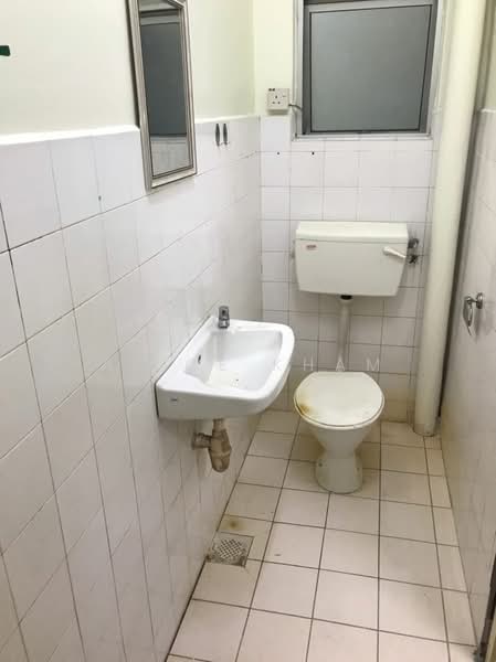 Pangsapuri untuk Dijual di Permai @ USJ 1 (Coral Court) - Alice Kham - Bathroom - PropertyGuru.com.my