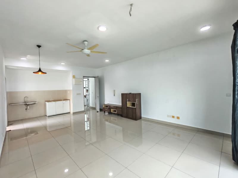 Pangsapuri untuk Disewa di Austin Regency (Pangsapuri Austin Perdana) - Stephanie Yap - Living Room - PropertyGuru.com.my