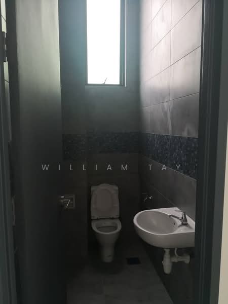 Kilang Kluster untuk Dijual di Eco Business Park 3 (Masai) - William Tay - Bathroom - PropertyGuru.com.my