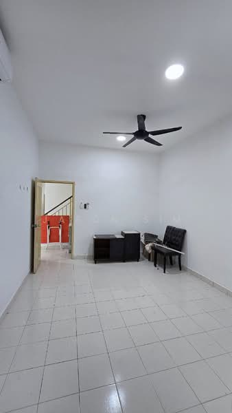 Rumah Teres 1.5 Tingkat untuk Dijual di Taman Pelangi Indah (Ulu Tiram) - Jason Sim - Living Room - PropertyGuru.com.my