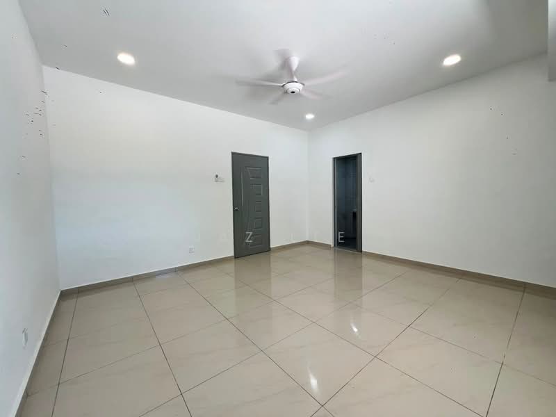 2-storey Terraced House for Sale in Taman Bukit Kempas (Tampoi) - Jaz Lee - PropertyGuru.com.my