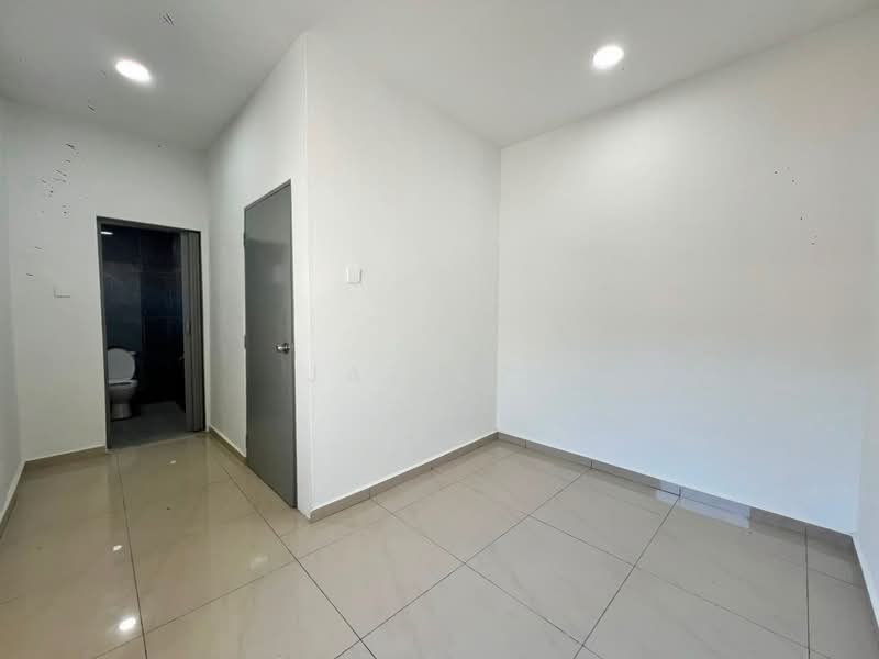2-storey Terraced House for Sale in Taman Bukit Kempas (Tampoi) - Jaz Lee - PropertyGuru.com.my