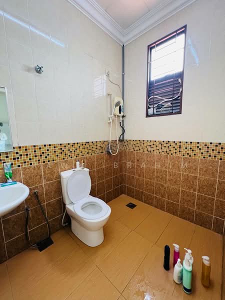 2-storey Terraced House for Sale in Taman Setiawangsa (Setiawangsa) - Hawa Ibrahim - Bathroom - PropertyGuru.com.my