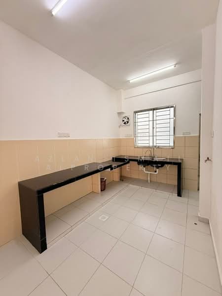 2-storey Terraced House for Sale in Taman Pulai Mutiara (Iskandar Puteri (Nusajaya)) - Azlan Ismail aiproperty - Kitchen - PropertyGuru.com.my