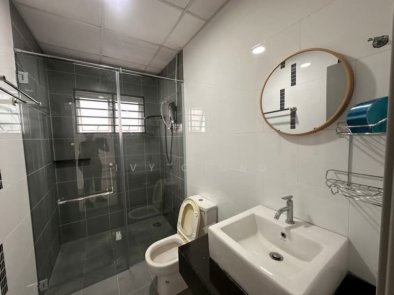 Kondominium untuk Disewa di The Wharf Residence - Ivy Chong - Bathroom - PropertyGuru.com.my