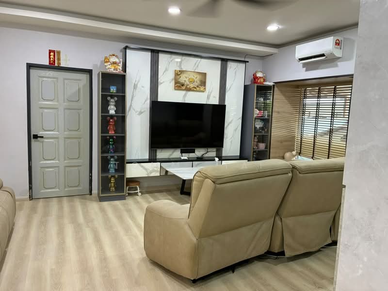 Rumah Teres 1 Tingkat untuk Dijual di Taman Skudai Baru (Skudai) - Tommy Tai - Living Room - PropertyGuru.com.my