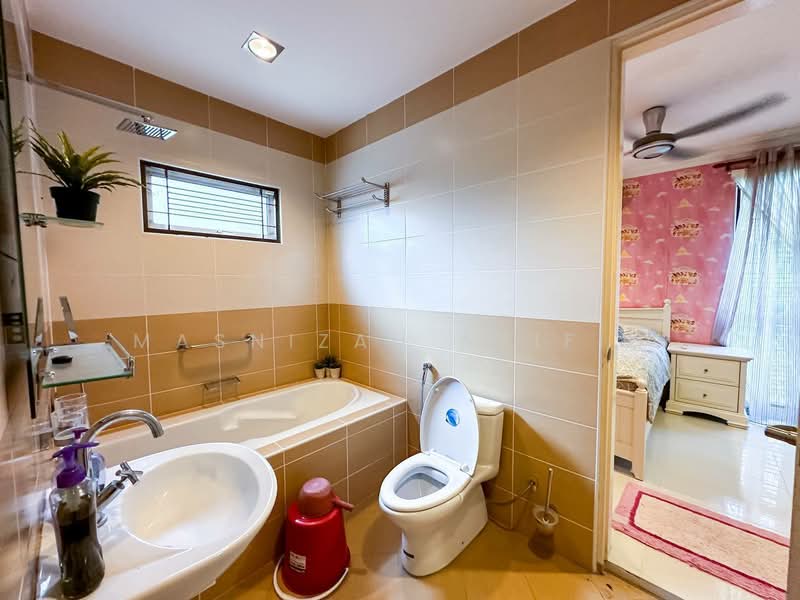 Semi-Detached House for Sale in Gombak (Kuala Lumpur) - Masnizah Arifin - Bathroom - PropertyGuru.com.my