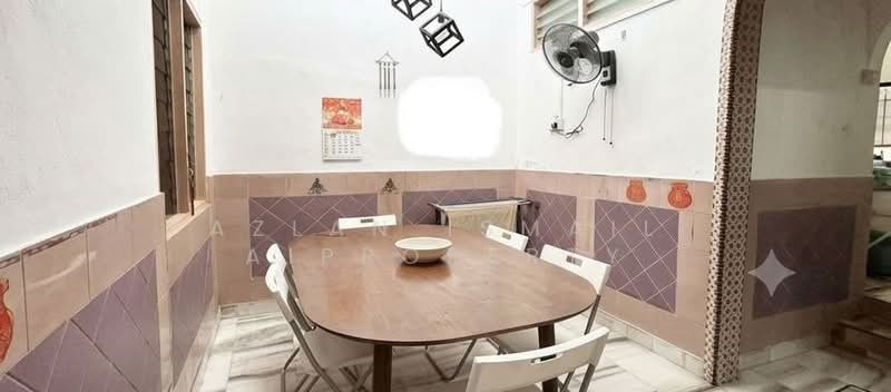 Rumah Teres 1 Tingkat untuk Dijual di Taman Ungku Tun Aminah (Skudai) - Azlan Ismail aiproperty - Dining Room - PropertyGuru.com.my