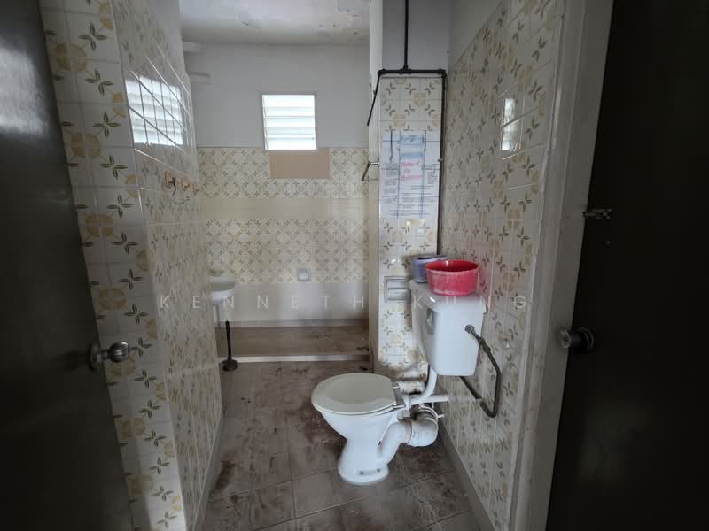 Pangsapuri untuk Dijual di Sunrise Tower - Kenneth Kung - Bathroom - PropertyGuru.com.my