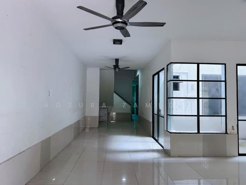Rumah Teres 2 Tingkat untuk Dijual di Taman Tropika 2 (Kajang) - Adzura Zamedin - Interior - PropertyGuru.com.my