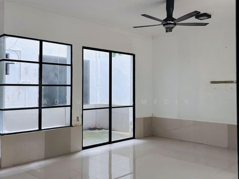 Rumah Teres 2 Tingkat untuk Dijual di Taman Tropika 2 (Kajang) - Adzura Zamedin - Interior - PropertyGuru.com.my