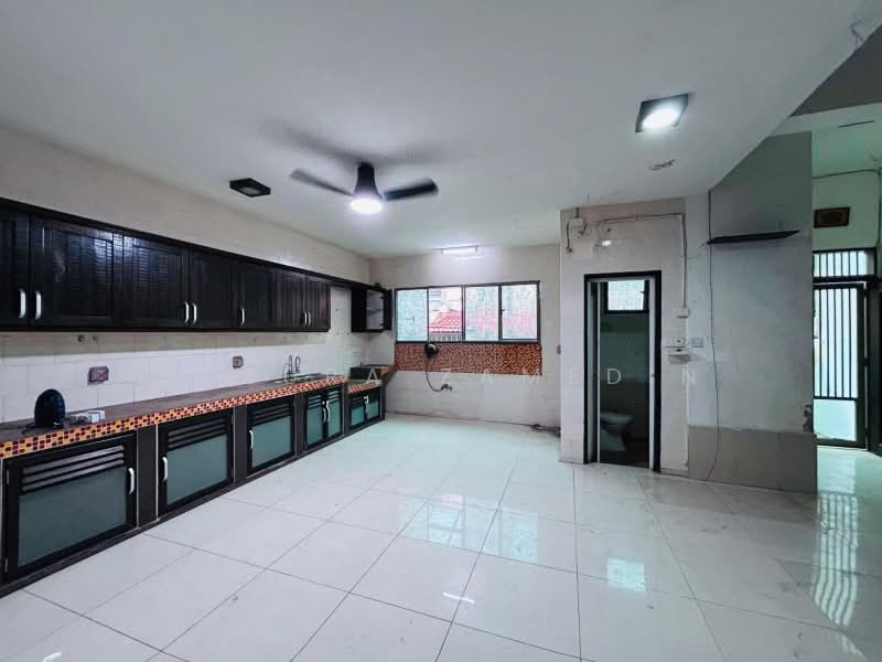 Rumah Teres 2 Tingkat untuk Dijual di Taman Tropika 2 (Kajang) - Adzura Zamedin - Kitchen - PropertyGuru.com.my