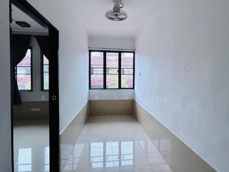 Rumah Teres 2 Tingkat untuk Dijual di Taman Tropika 2 (Kajang) - Adzura Zamedin - Interior - PropertyGuru.com.my