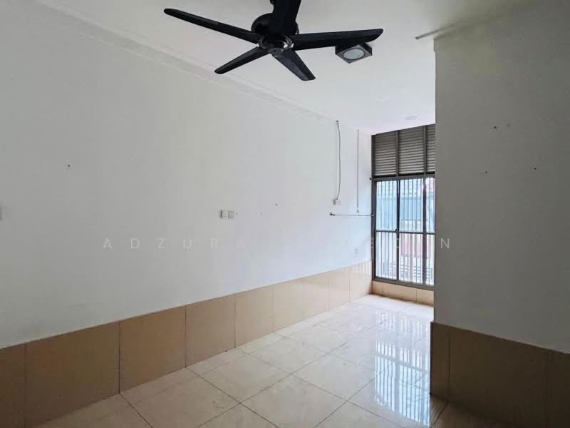 Rumah Teres 2 Tingkat untuk Dijual di Taman Tropika 2 (Kajang) - Adzura Zamedin - Interior - PropertyGuru.com.my