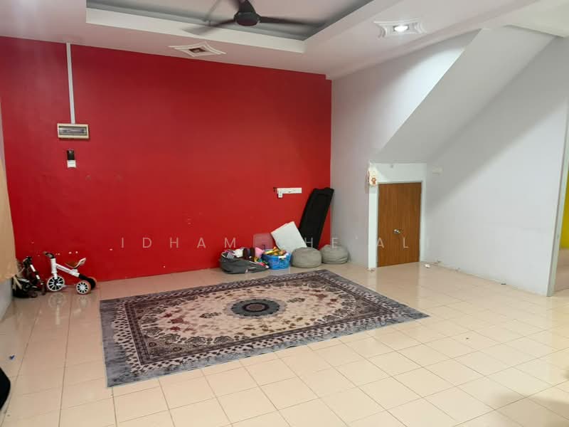 Rumah Teres 2 Tingkat untuk Dijual di Kampung Batu Hitam (Beserah) - Idham Che'Ali - Living Room - PropertyGuru.com.my