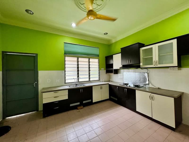 Rumah Teres 2 Tingkat untuk Dijual di Kampung Batu Hitam (Beserah) - Idham Che'Ali - Kitchen - PropertyGuru.com.my