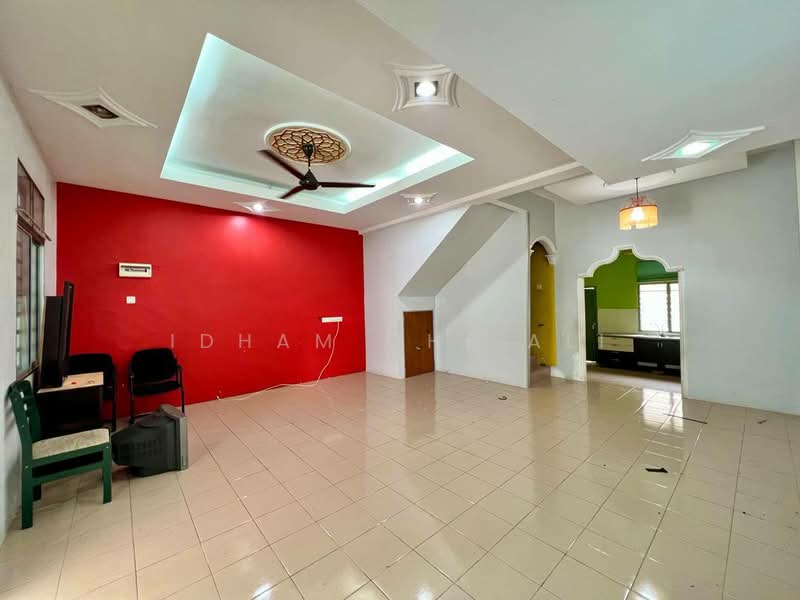 Rumah Teres 2 Tingkat untuk Dijual di Kampung Batu Hitam (Beserah) - Idham Che'Ali - Living Room - PropertyGuru.com.my