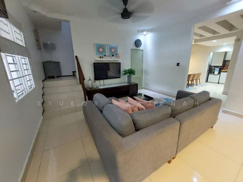 2-storey Terraced House for Sale in Shah Alam (Selangor) - Syukor Hartanah - Living Room - PropertyGuru.com.my