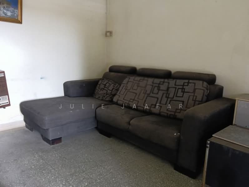 1-storey Terraced House for Sale in Pandamaran (Klang) - Julie Jaafar - Living Room - PropertyGuru.com.my